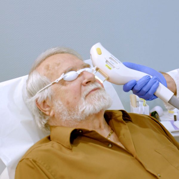 DER-Clinic-IPL-Treatment-Patient-Male_SQ